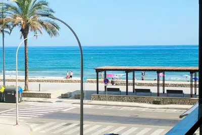 Image de Appartamento di fronte al mare, piscina, aria condizionata, parcheggio ascensore