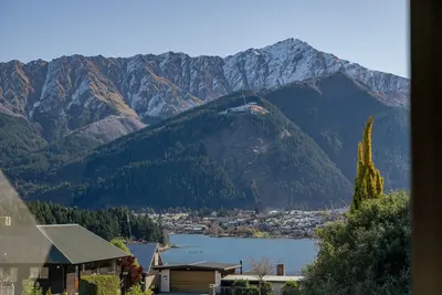 Image de Sunset Lakehouse - Lake and Mountain Views