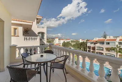 Image de Appartement de vacances « Michelangelo Resort 212 » avec jardin commun, balcon et climatisation