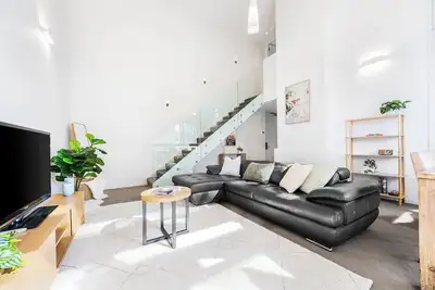 Image de Foundry 1918 Heritage Loft — Cbd, Parking, Near Mcec & Stadiums