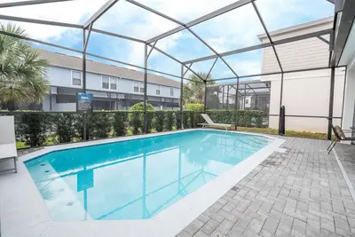 Image de 5br/4ba Luxury Home | Private Pool