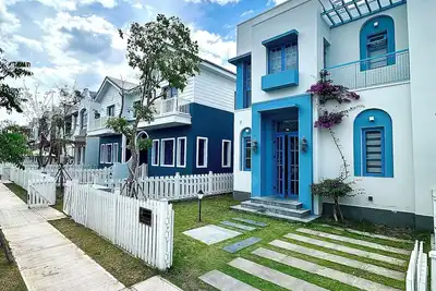 Image de Family Comfort in Style – 4 Bedroom Santorini Villa Made for Togetherness