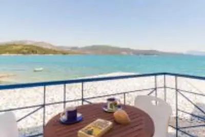 Image de Salty Breeze Beachfront Villa