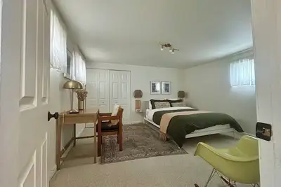 Image de Flower City Abode- Park Ave Roc 2bd- 2 bath House- Updated!