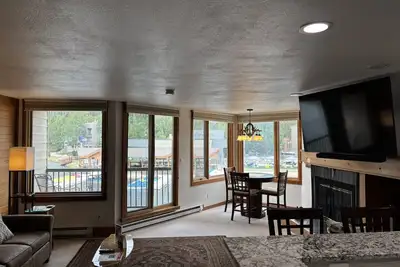 Image de New! Studio in Lakeside Village, Updated Kitchen & Bath