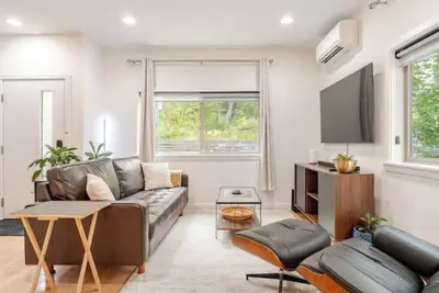 Image de Modern Townhome in Beacon Hill w/ Ac by Light Rail