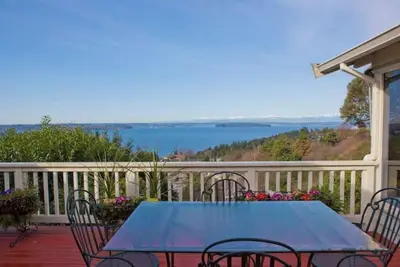 Image de West Seattle Home, Dazzling View, Quiet & Tranquil