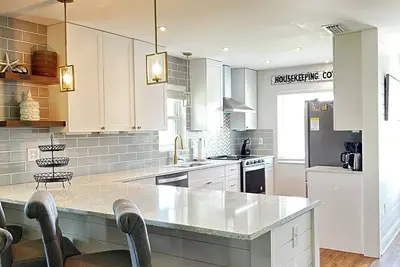 Image de Snowbird-Ready 2br/2ba – 55+ Community 6 Miles to Anna Maria Island Beaches