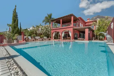 Image de Maison de vacances 'Red-House' avec vue sur la mer, piscine privée et Wi-Fi