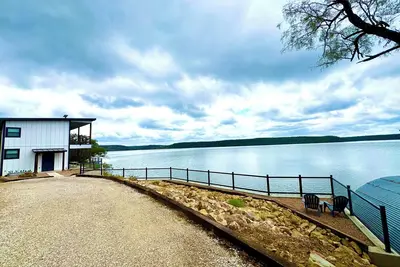 Image de Beautiful new 2-bedroom house on the west side of Possum Kingdom.