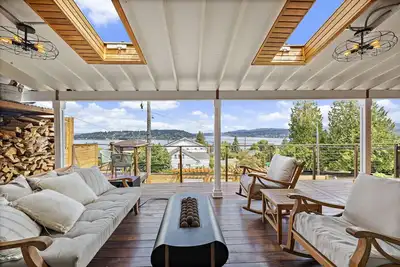 Image de 3br 2. 5ba The Lucille Lake Washington View Retreat