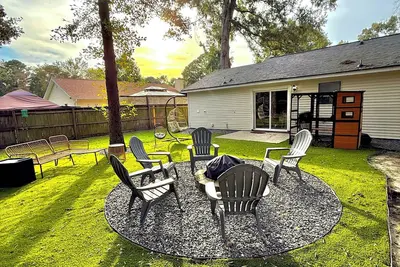 Image de Modern Home w/ Theater, Bbq & Private Yard