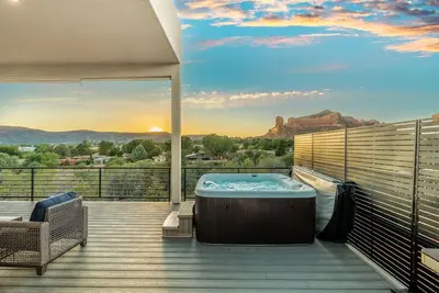 Image de New Build Sedona Home: Hottub|Views|Trails|Dining