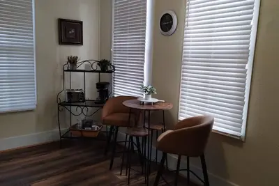 Image de Historic three-bedroom house in Hearne, Texas.