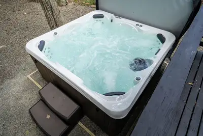 Image de Gameroom, Hot tub, Firepit, Grill in the Poconos