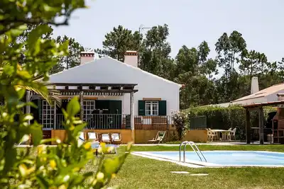 Image de Gîte 'Casa Dos Pinheiros' avec piscine privée, Wi-Fi et climatisation