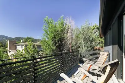 Image de 4br Modern Gem with  Flatiron Views & Hottub 1mile to Pearl, 1block to NoBo Park