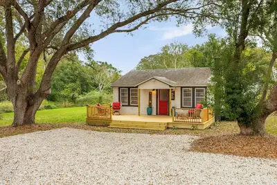 Image de Enchanting cottage with Ac in Palm Harbor - 2 bedrooms, 1 bathroom & hot tub