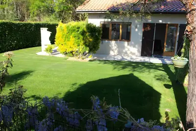 Image de Maison de vacances 'Gîte 1 Lac Nature Piscine' avec piscine partagée, Wi-Fi et climatisation