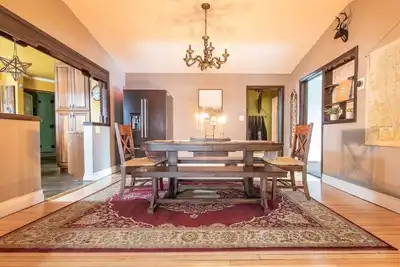 Image de A Large Rustic Farmhouse In Bay View, Wisconsin