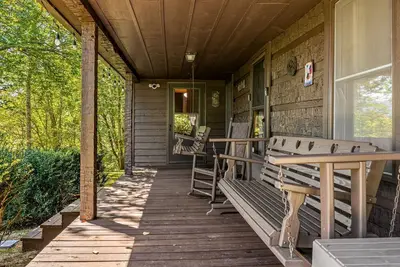 Image de Almost Heaven – Porch Swing Mountain Getaway