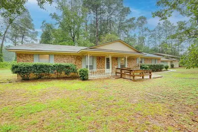 Image de Family Getaway on 4 Acres in Mineola!