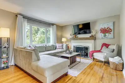 Image de 3 Mi to Ohio State: Updated Home w/ Yard!