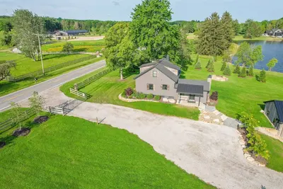 Image de Modern Farmhouse w/ Hot Tub, Lake Views & Scenic Trails in Ohio Wine Country