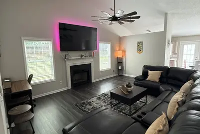 Image de Townhome Close To Everything