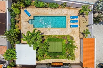 Image de 3-bedroom villa in delightful Noord with Ac