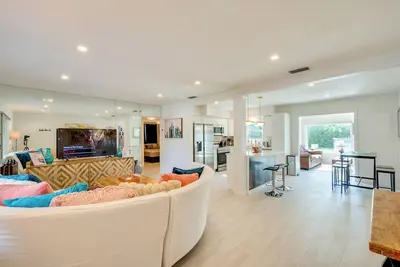 Image de Modern Clearwater Getaway – 4br/2ba w/ Pool, Hot Tub & Prime Location