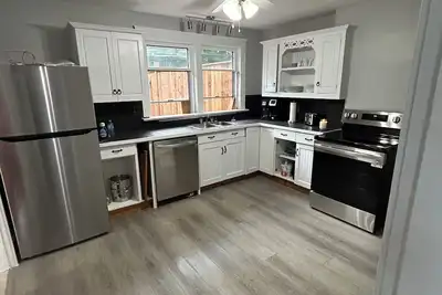 Image de 3 Bedroom townhouse in Summerside. Minutes from Pch, Cup and shopping centres