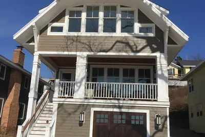 Image de Beach House on Lake Michigan - Spacious Home with Sunset views