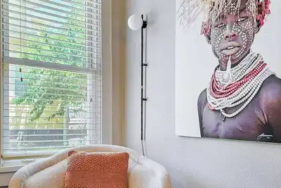 Image de New Family-Friendly Historic District Escape