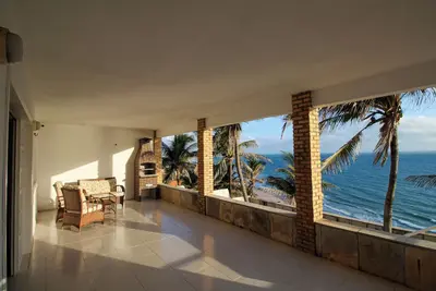 Image de Oceanfront House with Stunning Views – Steps from Broadway