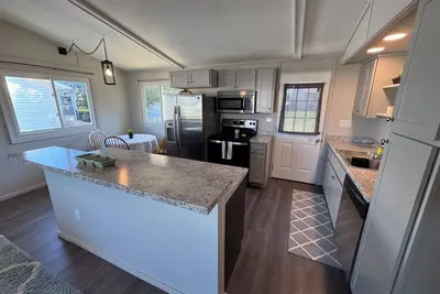 Image de Newly Renovated 3-bedroom House in Solon