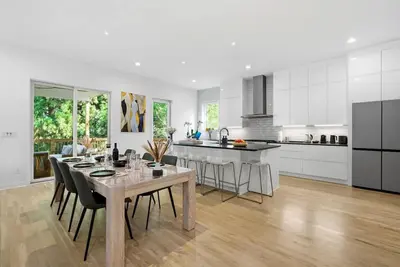 Image de Urban Oasis. Walk to Beltline, Park, Restaurants. Rooftop and Deck