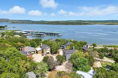 Image de Waves of Joy, Close to Rocker B!