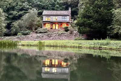 Image de The Sanctuary at Fiddlehead | 4br Farmhouse + Pond & Trails