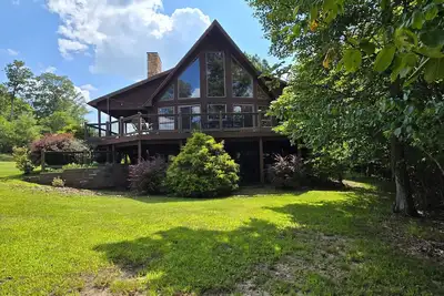 Image de The Lake House - Peaceful 5br w/ Hot Tub, Game Table & Large Yard