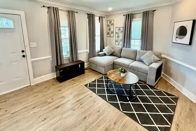 Image de 3-bedroom house in charming Portsmouth centrally located