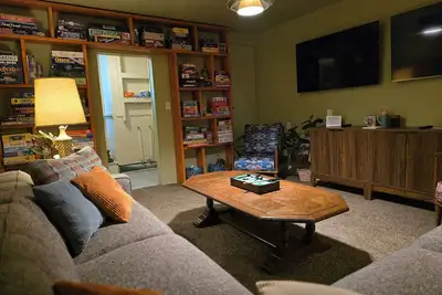 Image de Retro Game Night Escape - Vintage Vibes & Classic Boardgame Fun Await!