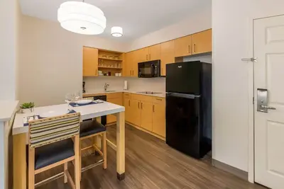 Image de 4 Extended-Stay Suites Near Charlotte Douglas Airport & Carowinds Amusement Park