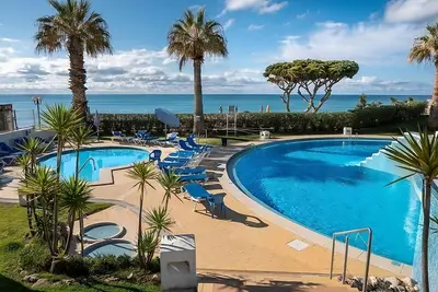 Image de Seaside Stay | 1 Br Unit | Albufeira Beach Access