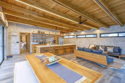 Image de Tranquil villa with water views, private pool, deck dining, WiFi & Ac