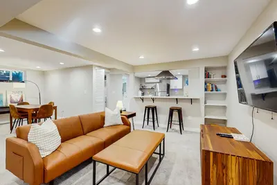 Image de Conveniently located duplex w/ fast wifi, w/d & fully stocked kitchen