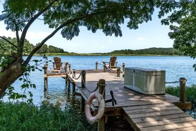 Image de Romantic getaway on the Lake! Hot tub, Private fishing dock and Mountain veiws!