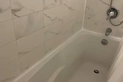 Image de A quiet centrally located uptown 1+1 condo in T. O North York Hwy 401 & Bathurst