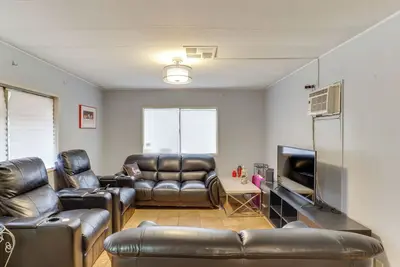 Image de Near I-15: Convenient & Low-Key Las Vegas Home!