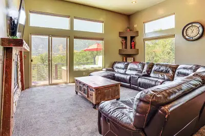 Image de 5 Mi to Powder Mtn: Tuscan Mountain Retreat